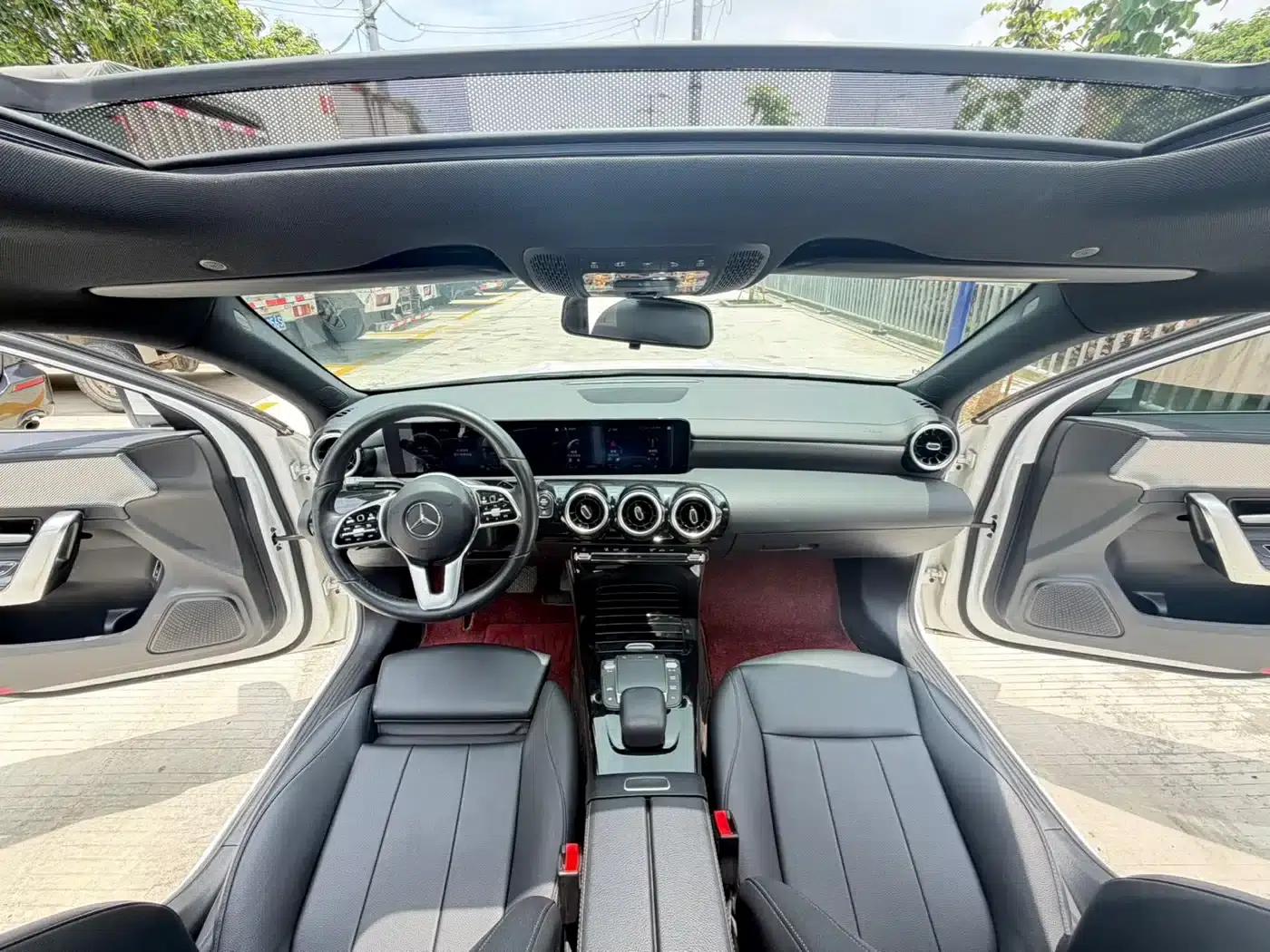 Mercedes-Benz A-Class 2022 Facelift A 180 L Sport Sedan — миниатюра 13