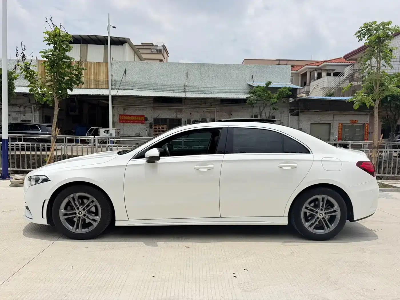 Mercedes-Benz A-Class 2022 Facelift A 180 L Sport Sedan — миниатюра 7