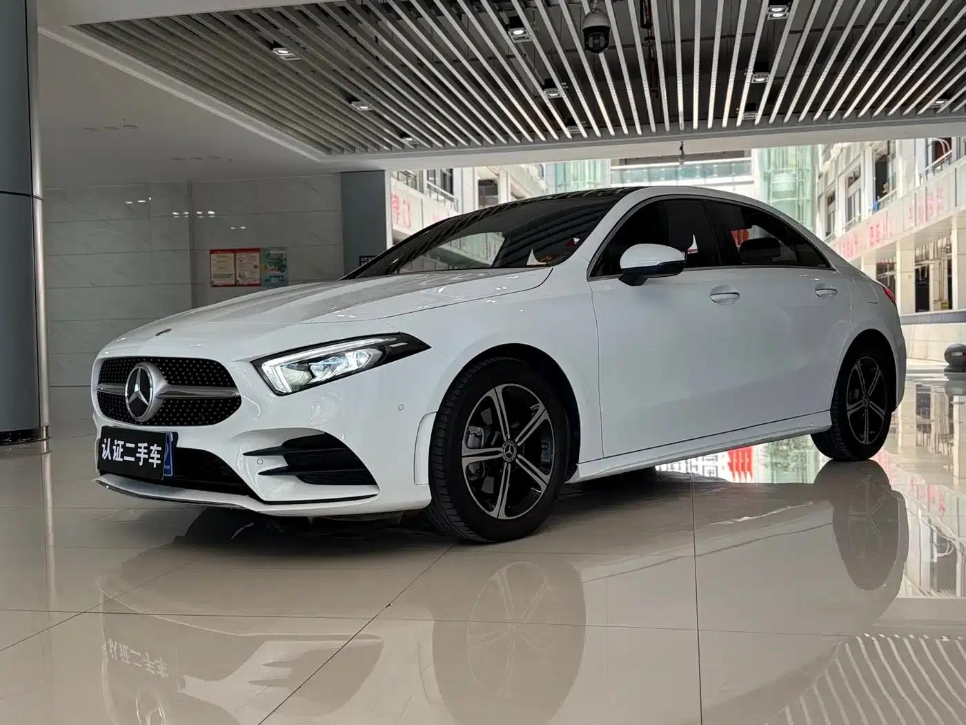 Mercedes-Benz A-Class 2022 A 200 L Sport Sedan Fashion Edition — миниатюра 1