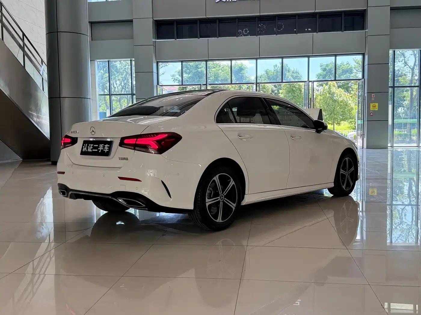 Mercedes-Benz A-Class 2022 A 200 L Sport Sedan Fashion Edition — миниатюра 4