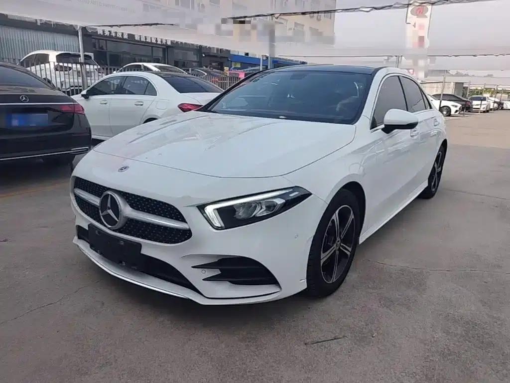 Mercedes-Benz A-Class 2022 Facelift III A 200 L Sport Sedan Fashion Edition — миниатюра 2