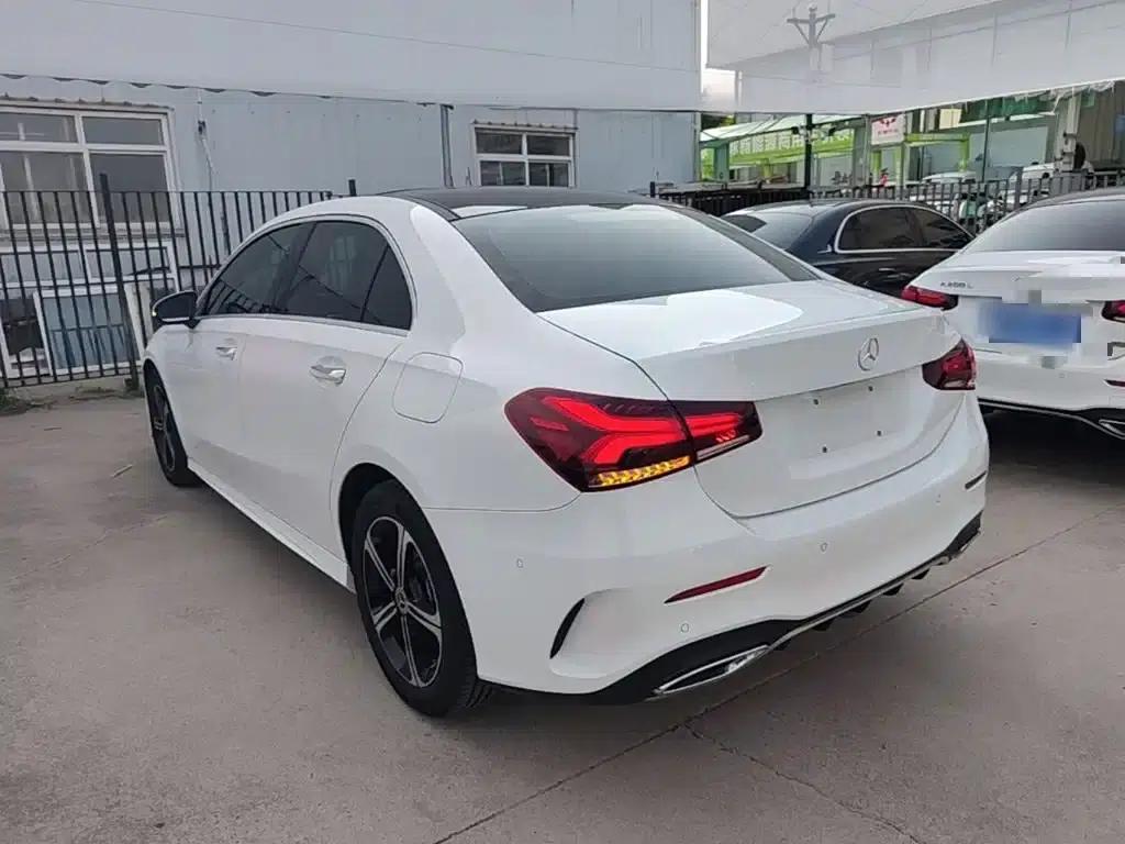 Mercedes-Benz A-Class 2022 Facelift III A 200 L Sport Sedan Fashion Edition — миниатюра 5