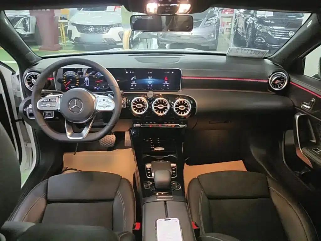 Mercedes-Benz A-Class 2020 A 200 L Sport Sedan — миниатюра 10