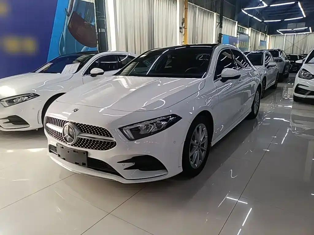 Mercedes-Benz A-Class 2020 Facelift A 200 L Sport Sedan Fashion Model — миниатюра 1