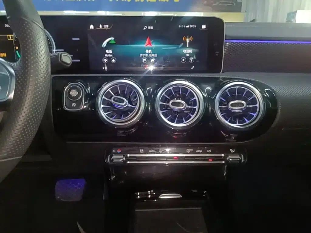 Mercedes-Benz A-Class 2020 Facelift A 200 L Sport Sedan Fashion Model — миниатюра 13
