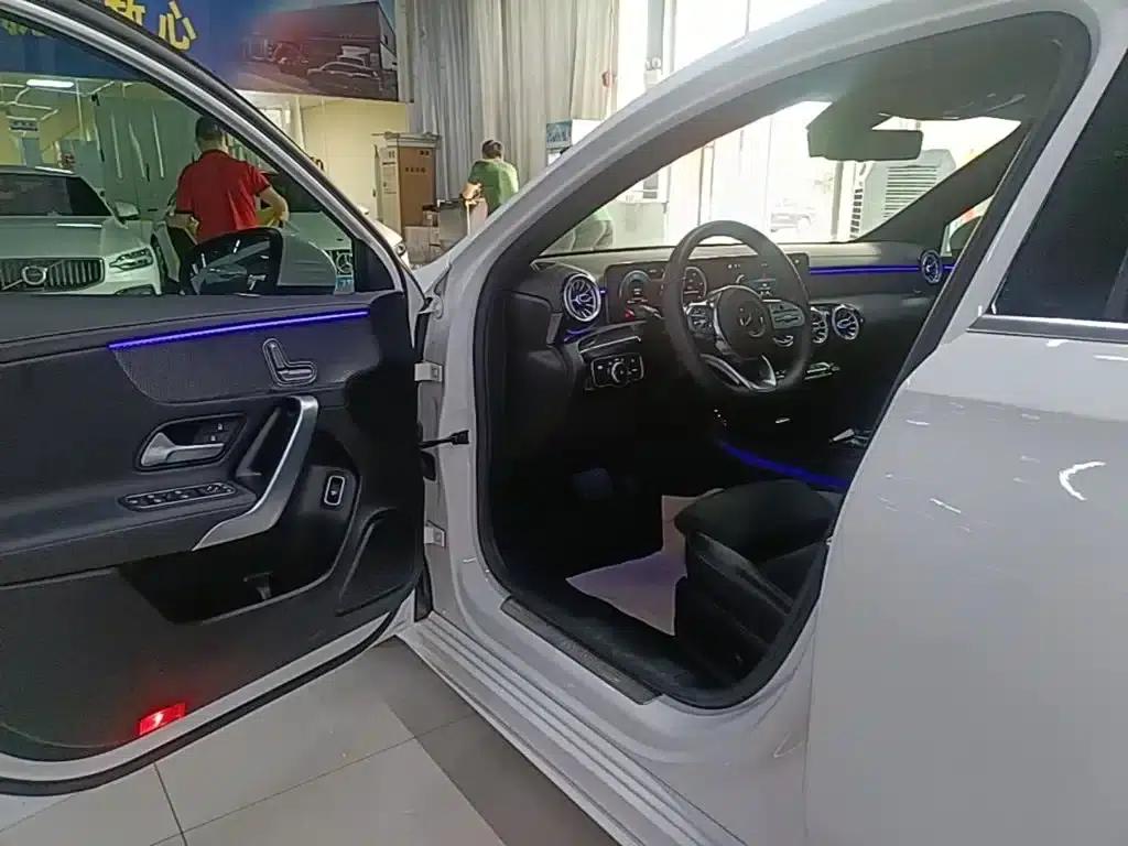 Mercedes-Benz A-Class 2020 Facelift A 200 L Sport Sedan Fashion Model — миниатюра 16