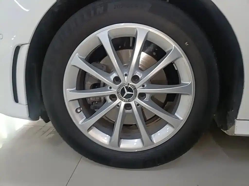 Mercedes-Benz A-Class 2020 Facelift A 200 L Sport Sedan Fashion Model — миниатюра 23