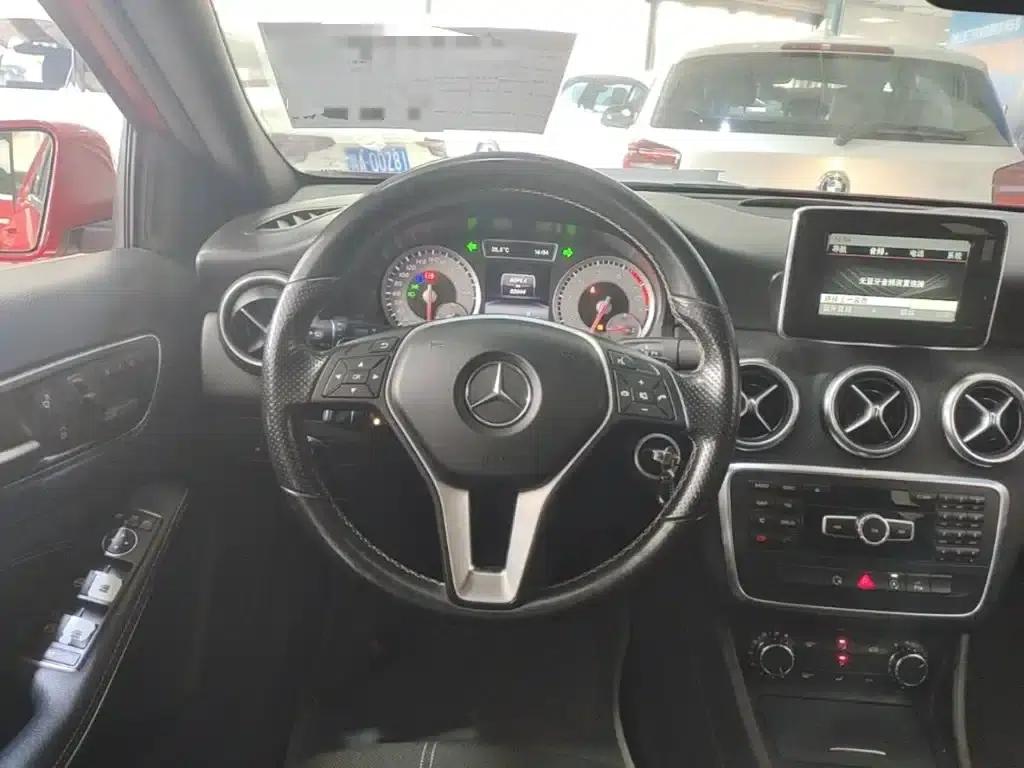 2015 Mercedes-Benz A-Class Imported Model A 200 Fashion Edition — миниатюра 11