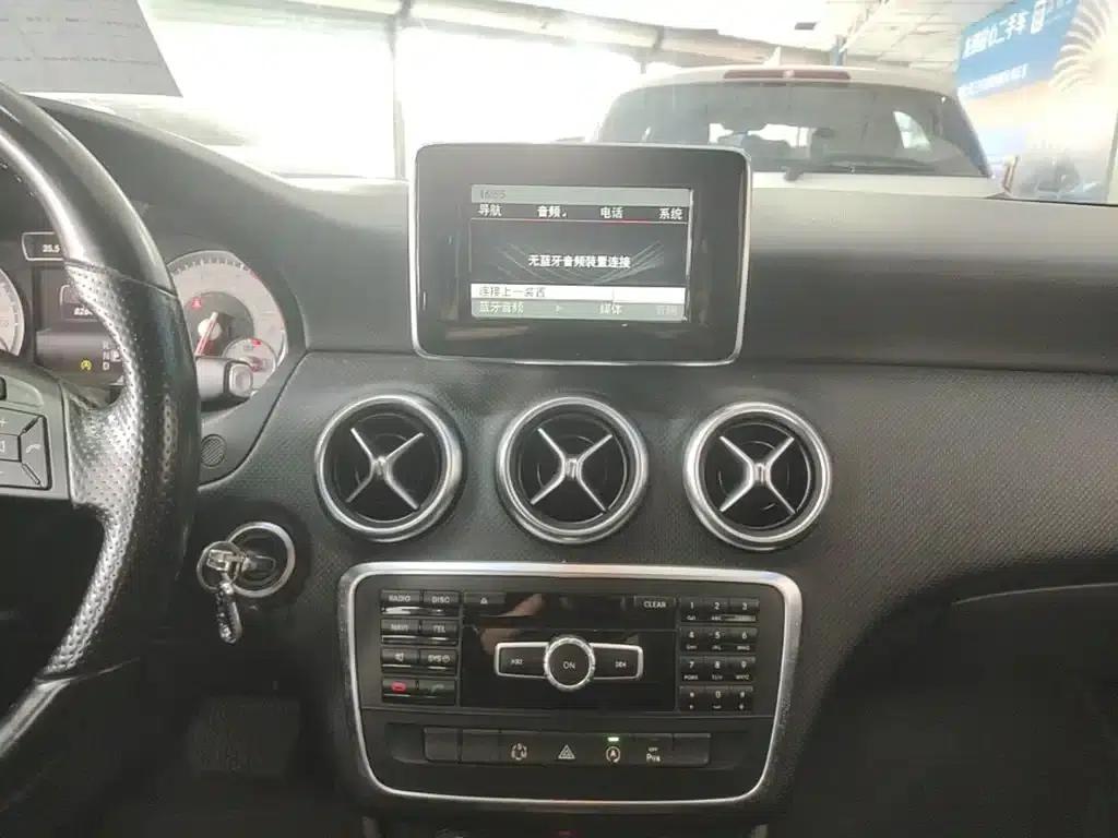 2015 Mercedes-Benz A-Class Imported Model A 200 Fashion Edition — миниатюра 13