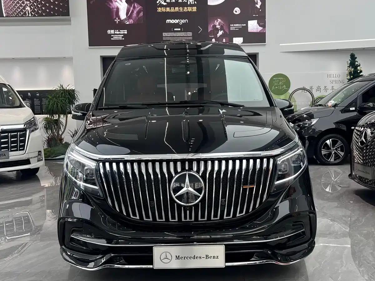 2024 Mercedes-Benz V-Class V 300 L Long Wheelbase Premium Edition — миниатюра 2