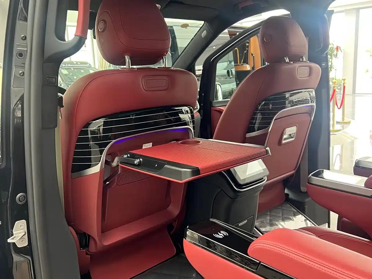 2024 Mercedes-Benz V-Class V 300 L Long Wheelbase Premium Edition — миниатюра 11