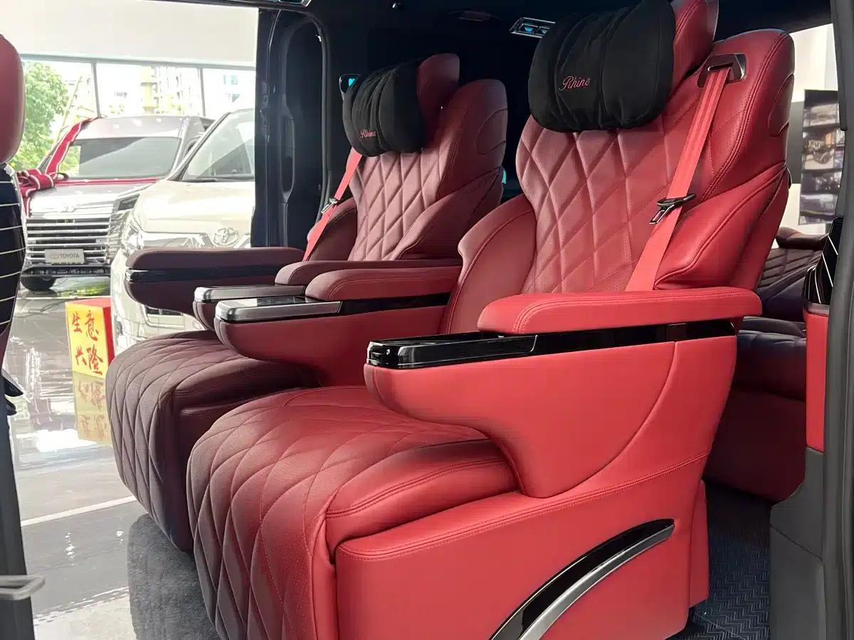 2024 Mercedes-Benz V-Class V 300 L Long Wheelbase Premium Edition — миниатюра 12
