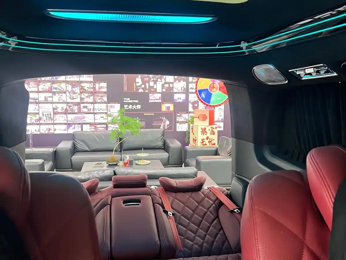 2024 Mercedes-Benz V-Class V 300 L Long Wheelbase Premium Edition — миниатюра 15
