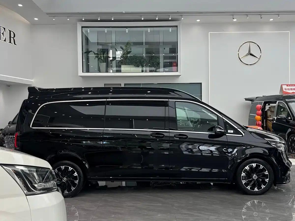 2024 Mercedes-Benz V-Class V 300 L Long Wheelbase Premium Edition — миниатюра 21