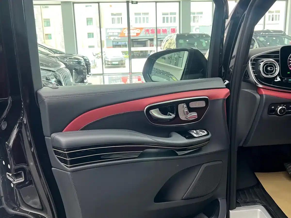 2024 Mercedes-Benz V-Class V 300 L Long Wheelbase Premium Edition — миниатюра 4