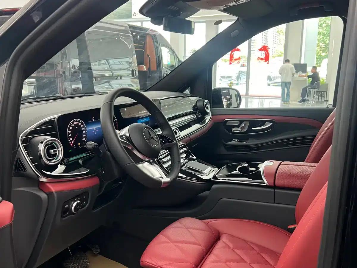 2024 Mercedes-Benz V-Class V 300 L Long Wheelbase Premium Edition — миниатюра 5