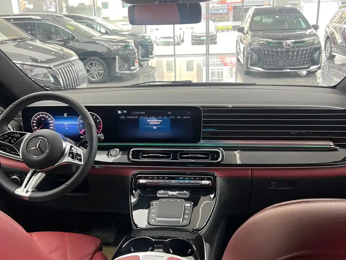 2024 Mercedes-Benz V-Class V 300 L Long Wheelbase Premium Edition — миниатюра 8