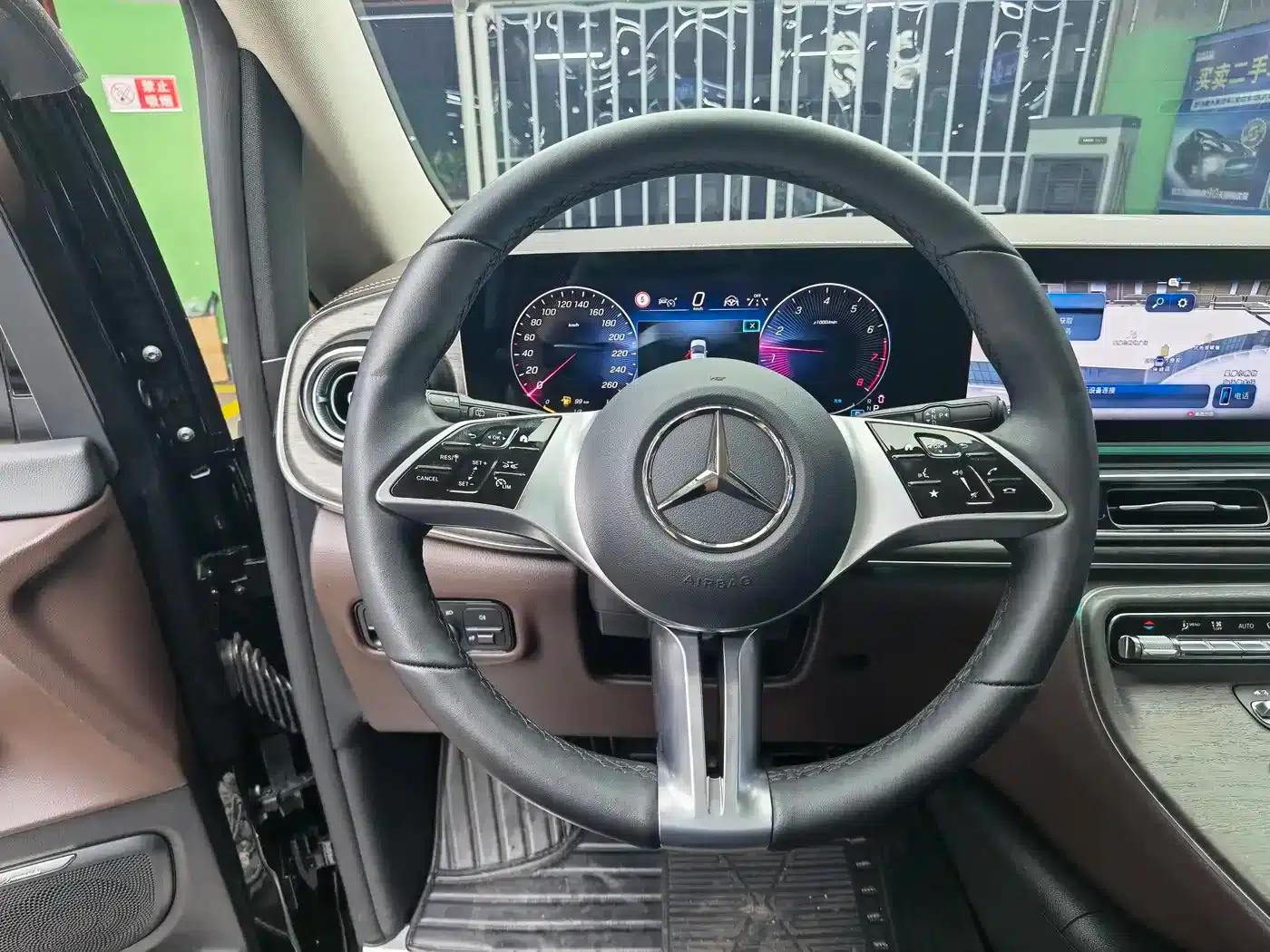 Mercedes-Benz V-Class 2024 V 300 Premium Edition — миниатюра 11
