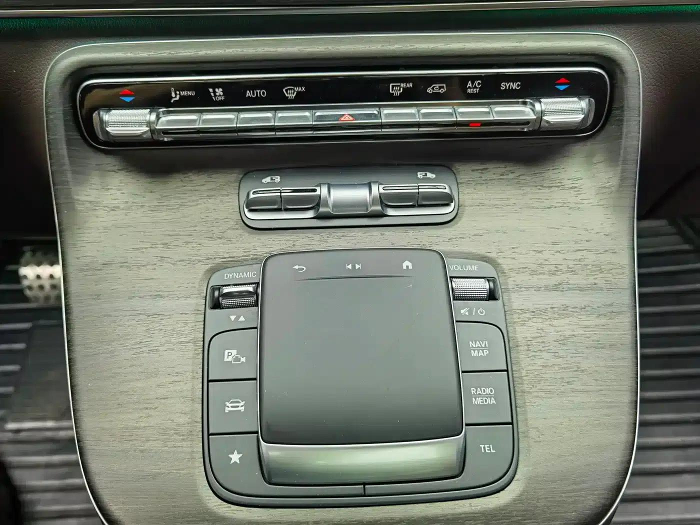 Mercedes-Benz V-Class 2024 V 300 Premium Edition — миниатюра 13