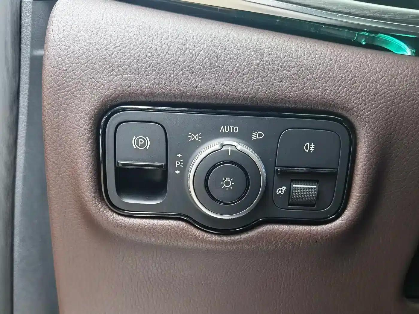 Mercedes-Benz V-Class 2024 V 300 Premium Edition — миниатюра 15
