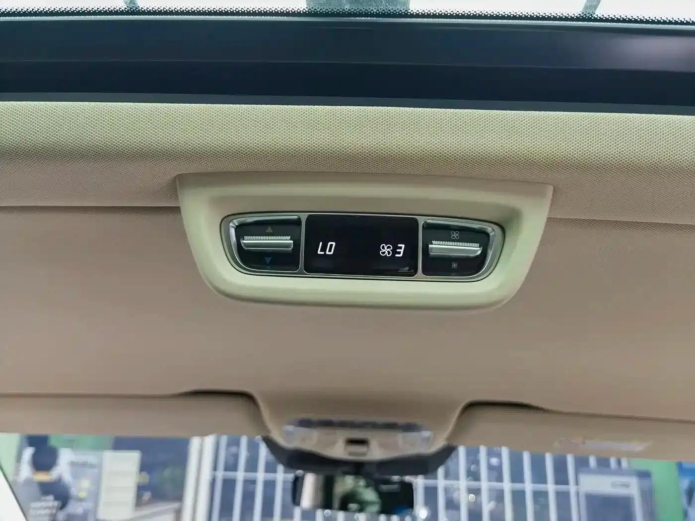 Mercedes-Benz V-Class 2024 V 300 Premium Edition — миниатюра 21