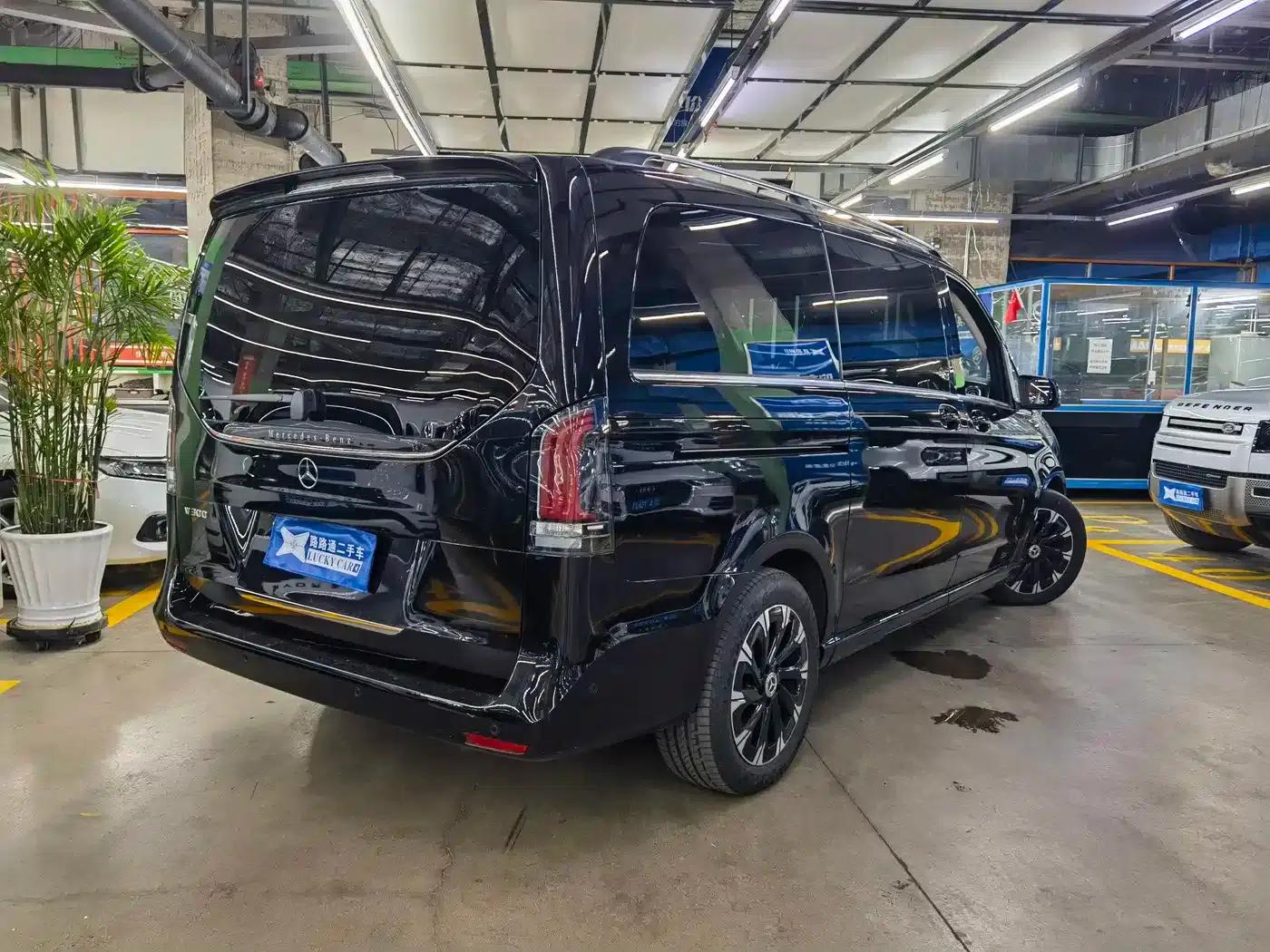 Mercedes-Benz V-Class 2024 V 300 Premium Edition — миниатюра 4