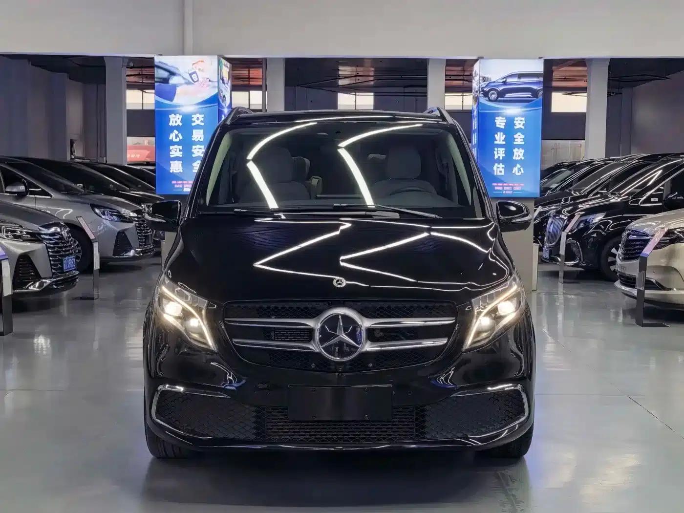 Mercedes-Benz V-Class 2021 V 260 L Long Wheelbase Premium Edition — миниатюра 2