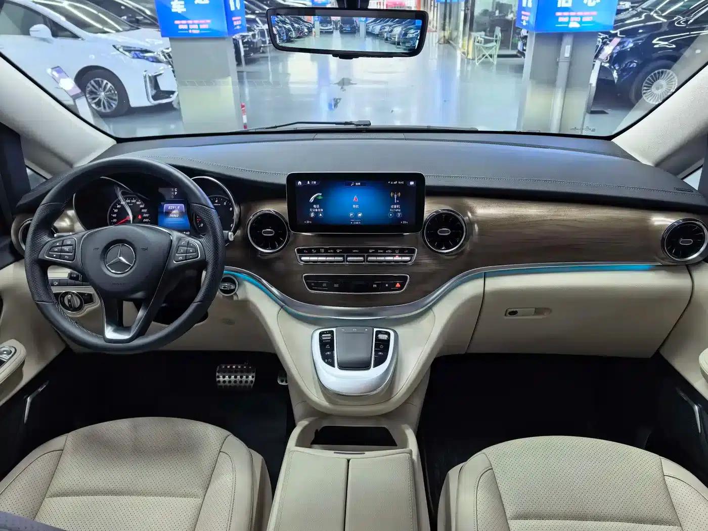 Mercedes-Benz V-Class 2021 V 260 L Long Wheelbase Premium Edition — миниатюра 12