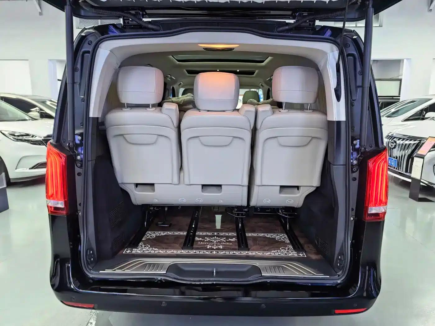 Mercedes-Benz V-Class 2021 V 260 L Long Wheelbase Premium Edition — миниатюра 16