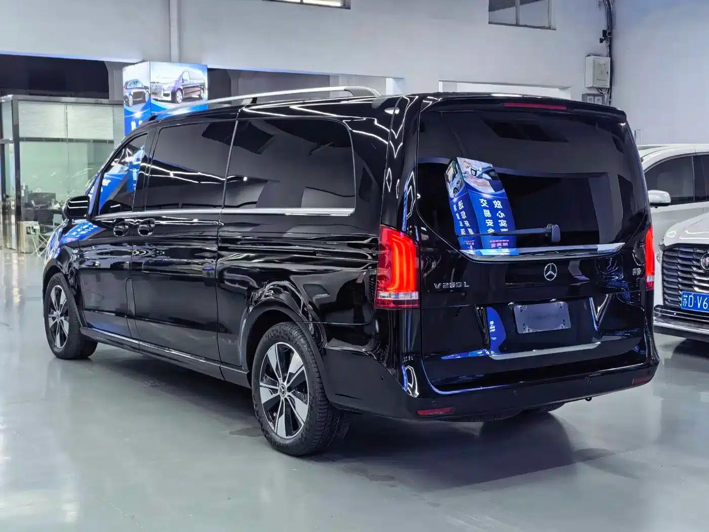Mercedes-Benz V-Class 2021 V 260 L Long Wheelbase Premium Edition — миниатюра 18