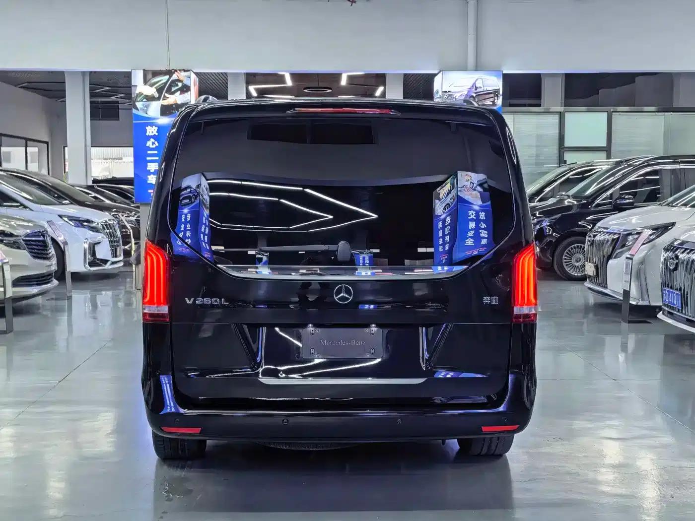 Mercedes-Benz V-Class 2021 V 260 L Long Wheelbase Premium Edition — миниатюра 19
