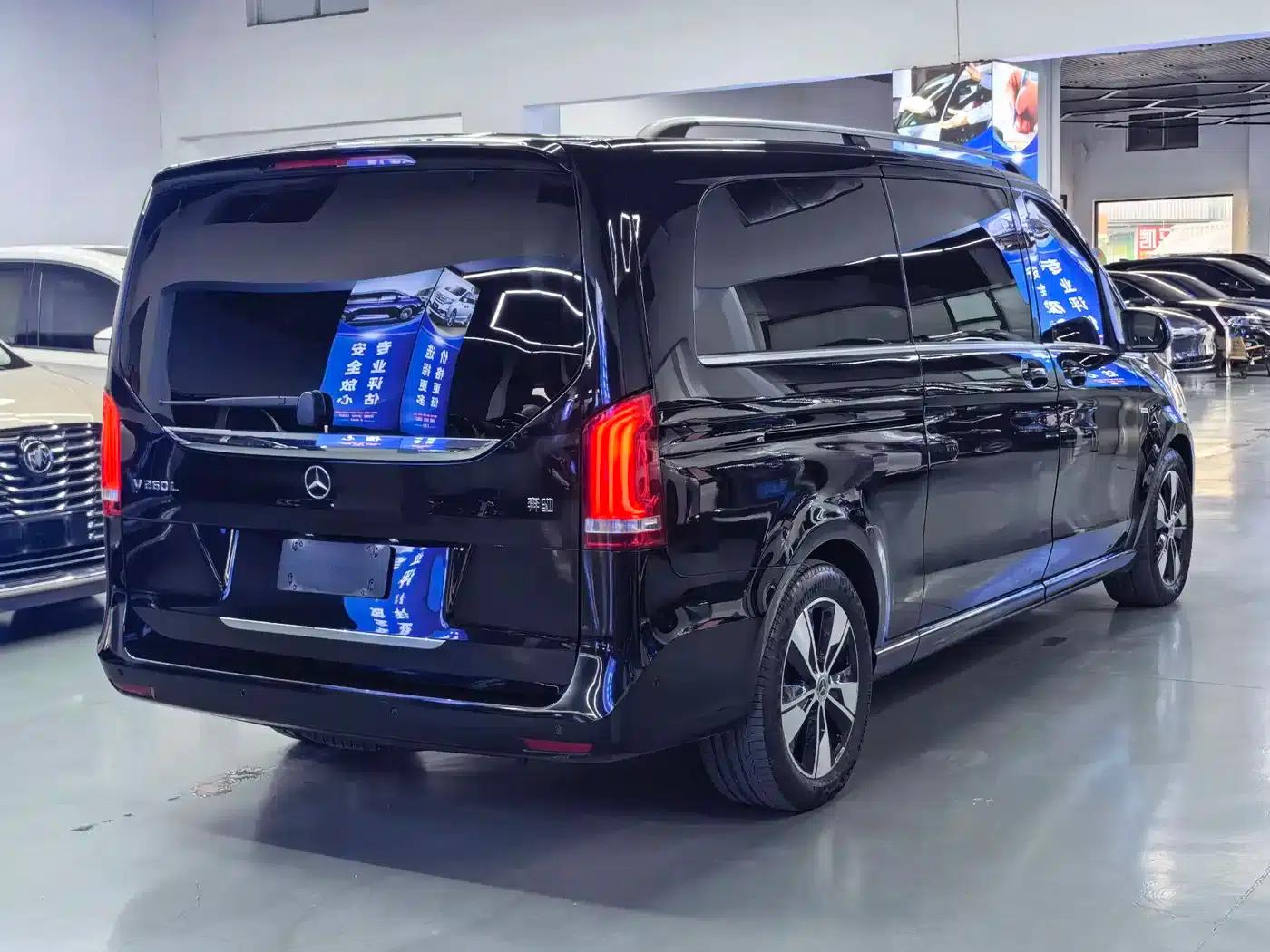 Mercedes-Benz V-Class 2021 V 260 L Long Wheelbase Premium Edition — миниатюра 3