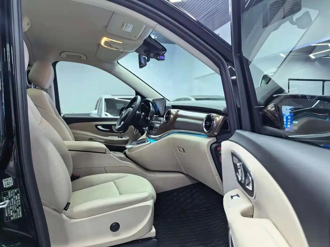 Mercedes-Benz V-Class 2021 V 260 L Long Wheelbase Premium Edition — миниатюра 8
