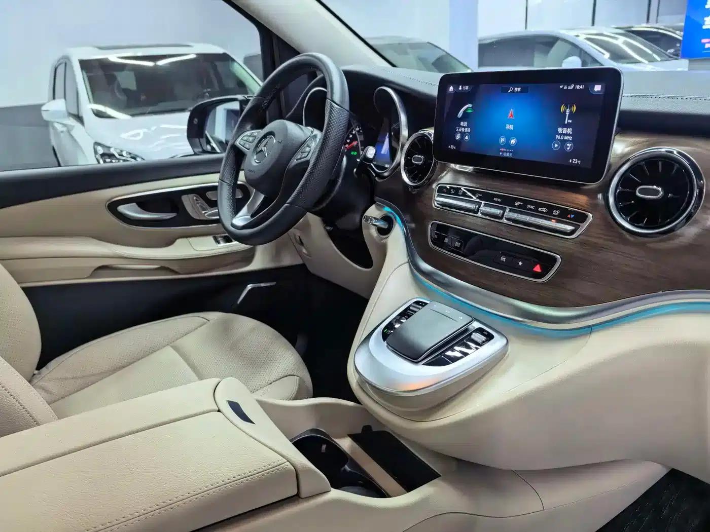 Mercedes-Benz V-Class 2021 V 260 L Long Wheelbase Premium Edition — миниатюра 9
