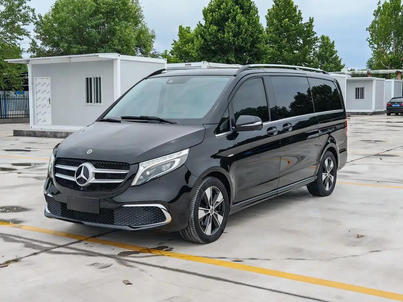 Mercedes-Benz V-Class 2018 V 260 Premium Edition (China V Emission Standard) — миниатюра 1