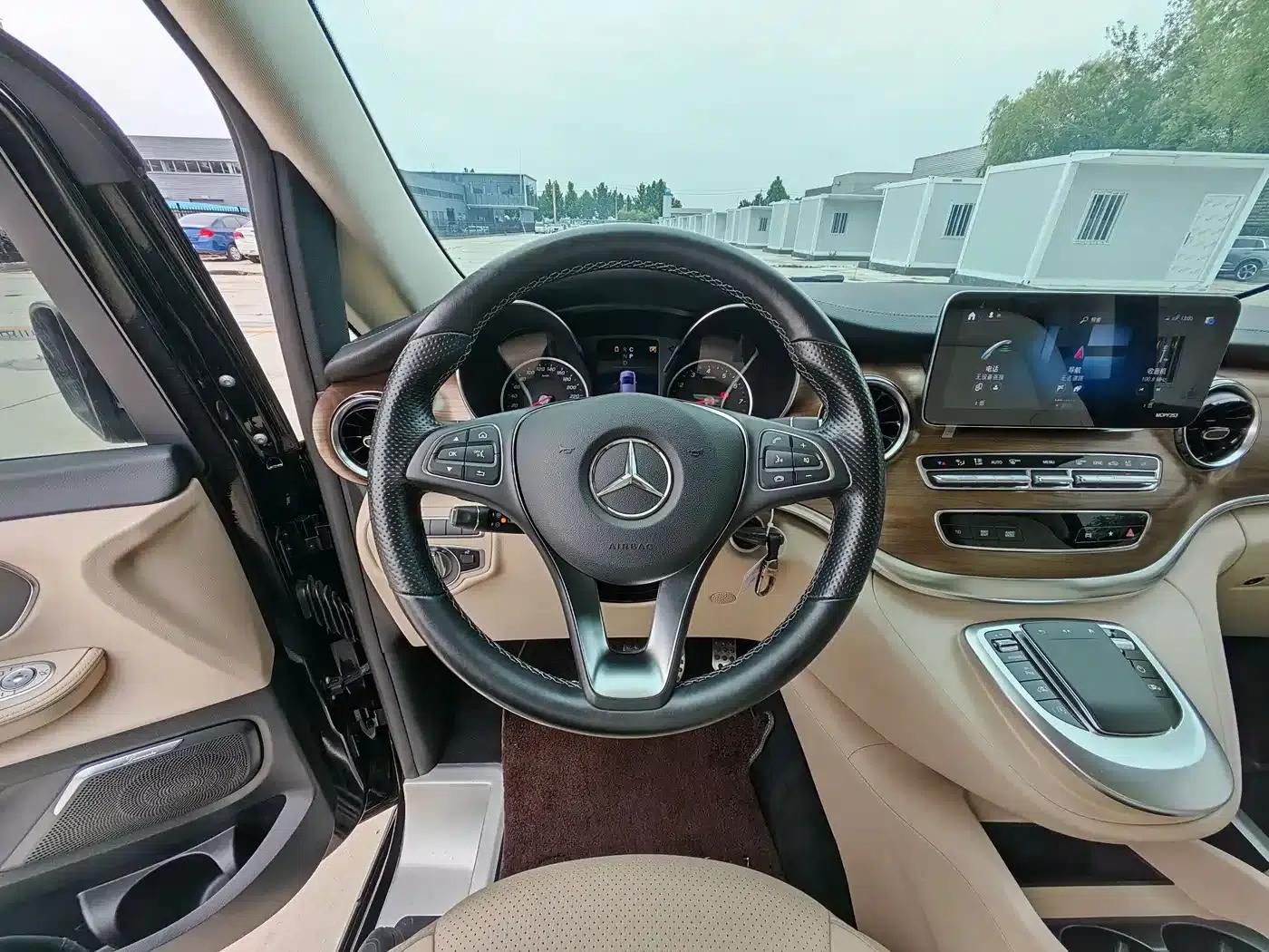 Mercedes-Benz V-Class 2018 V 260 Premium Edition (China V Emission Standard) — миниатюра 12