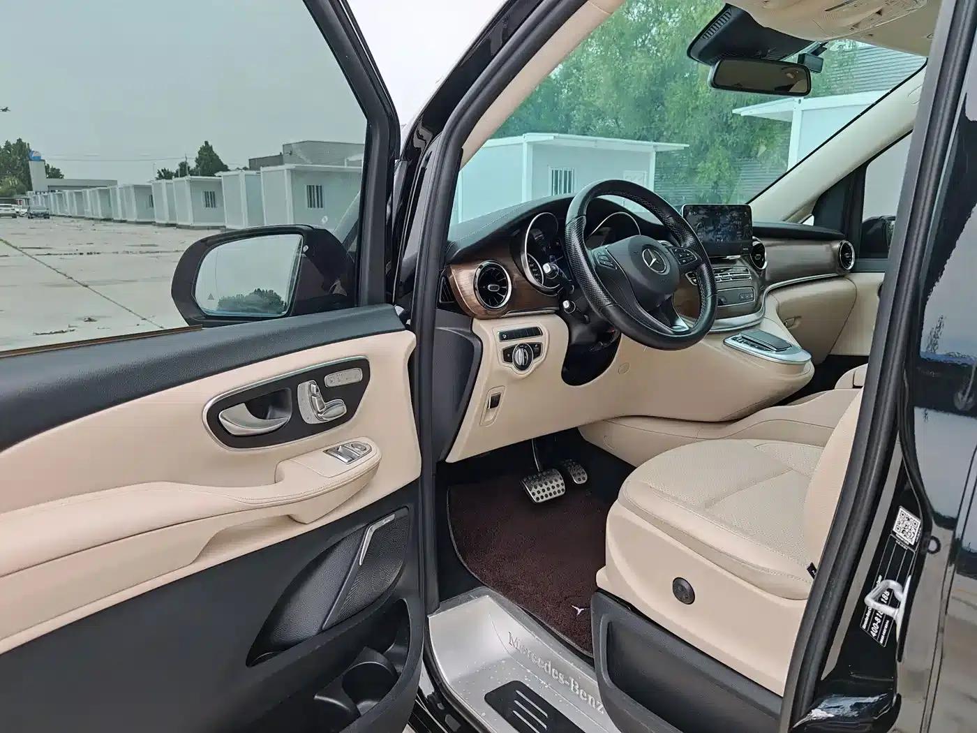 Mercedes-Benz V-Class 2018 V 260 Premium Edition (China V Emission Standard) — миниатюра 13