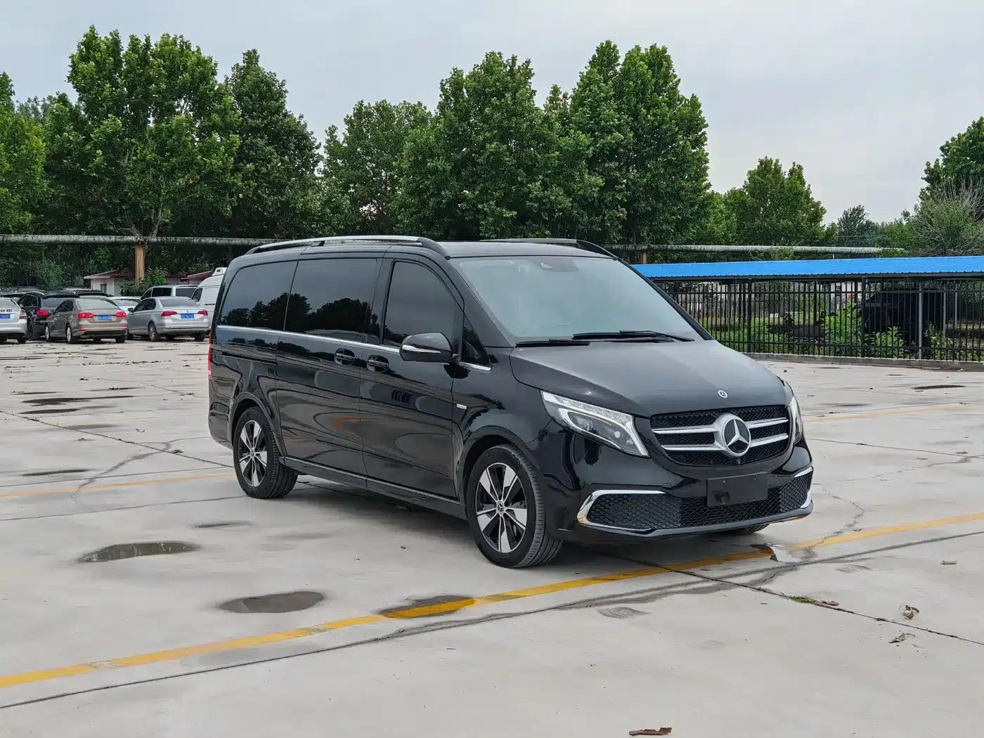 Mercedes-Benz V-Class 2018 V 260 Premium Edition (China V Emission Standard) — миниатюра 3