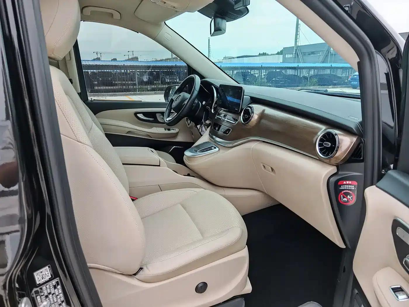 Mercedes-Benz V-Class 2018 V 260 Premium Edition (China V Emission Standard) — миниатюра 4