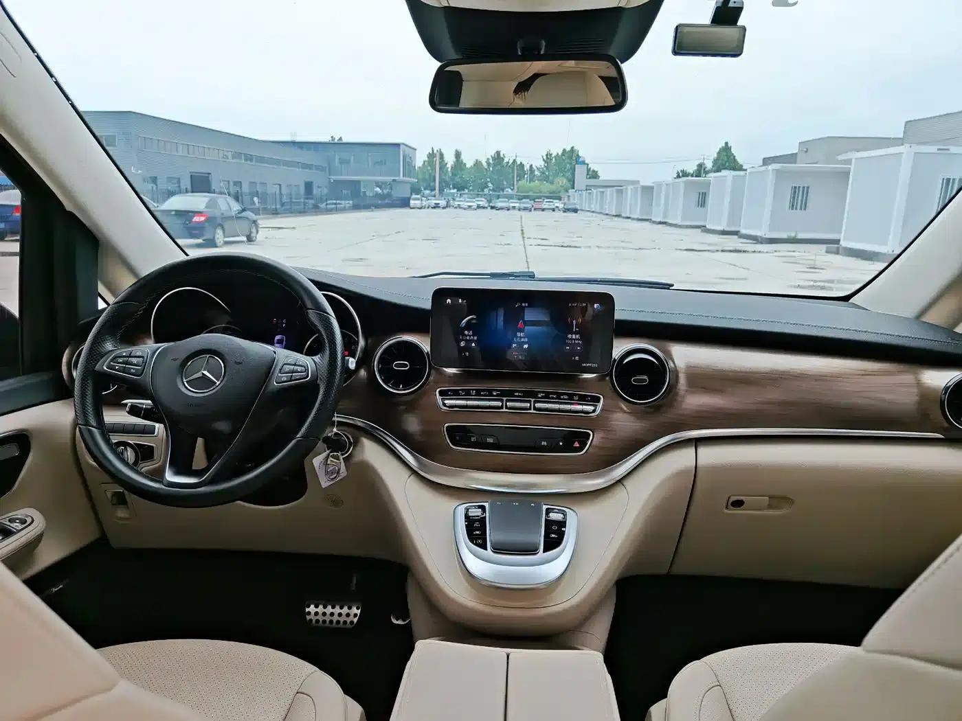 Mercedes-Benz V-Class 2018 V 260 Premium Edition (China V Emission Standard) — миниатюра 7