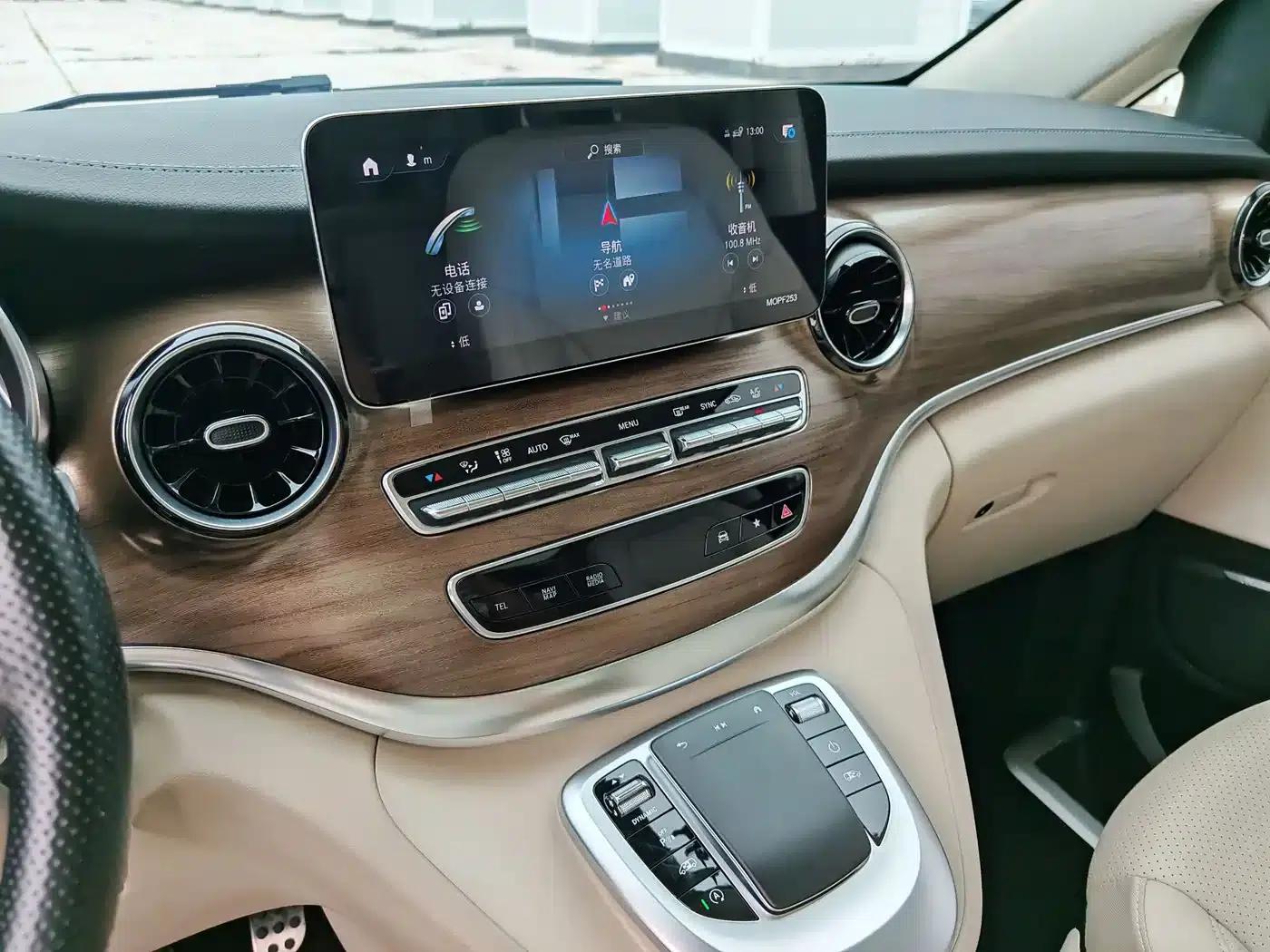 Mercedes-Benz V-Class 2018 V 260 Premium Edition (China V Emission Standard) — миниатюра 10