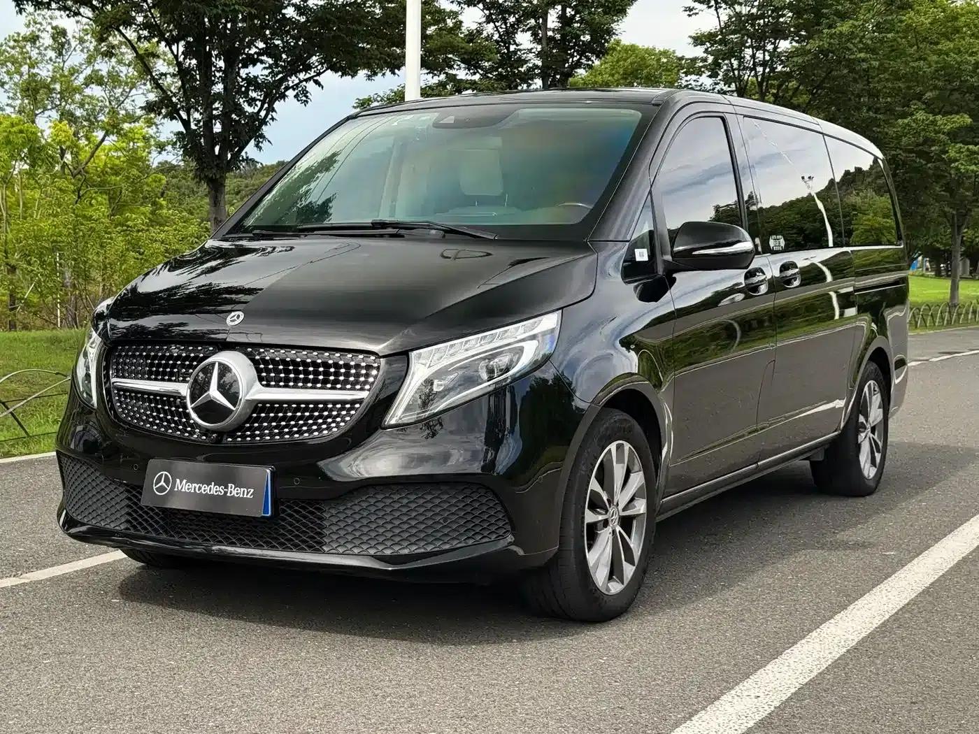 Mercedes-Benz V-Class 2022 V 260 Navigator Edition — миниатюра 1