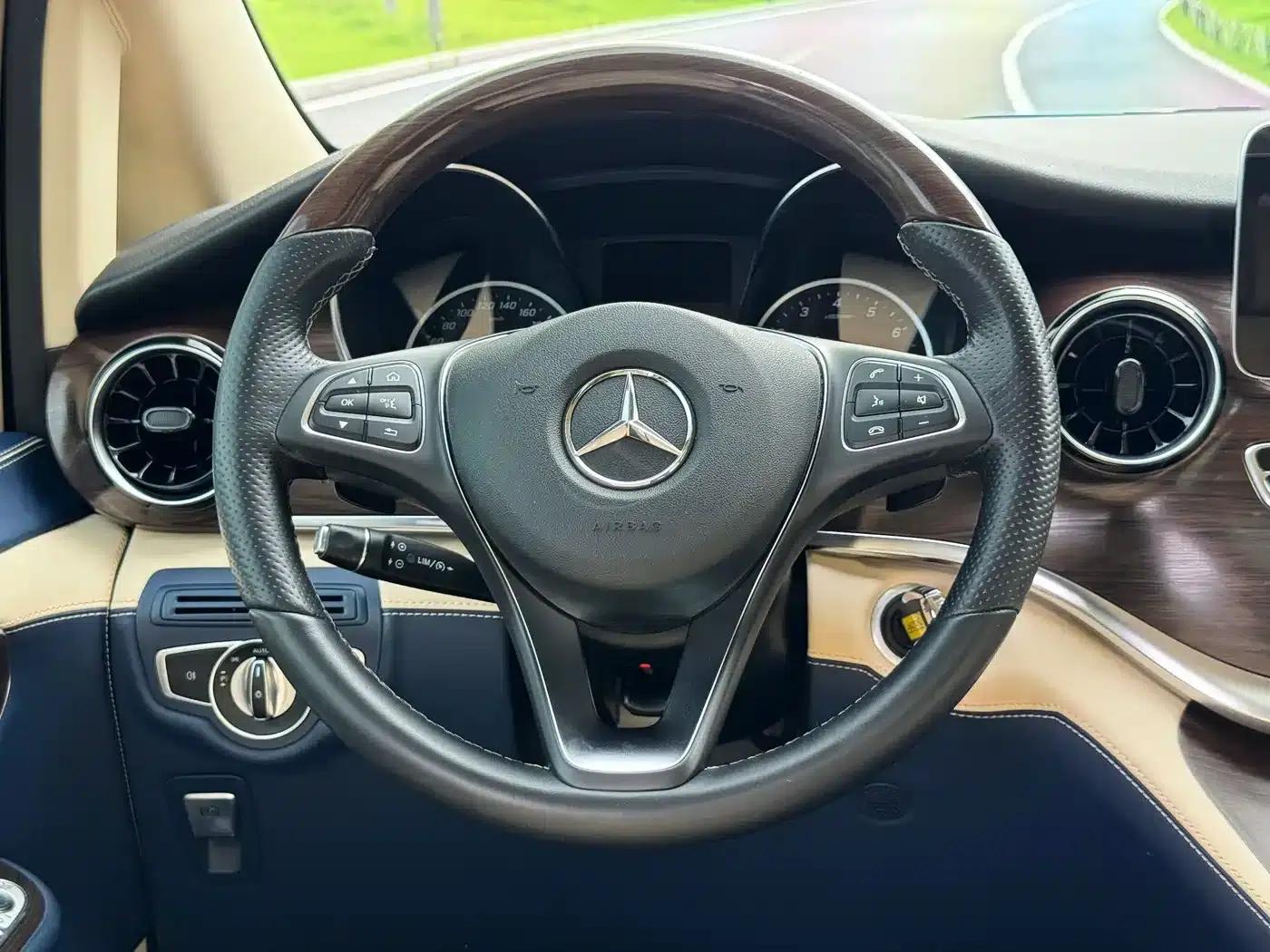 Mercedes-Benz V-Class 2022 V 260 Navigator Edition — миниатюра 14