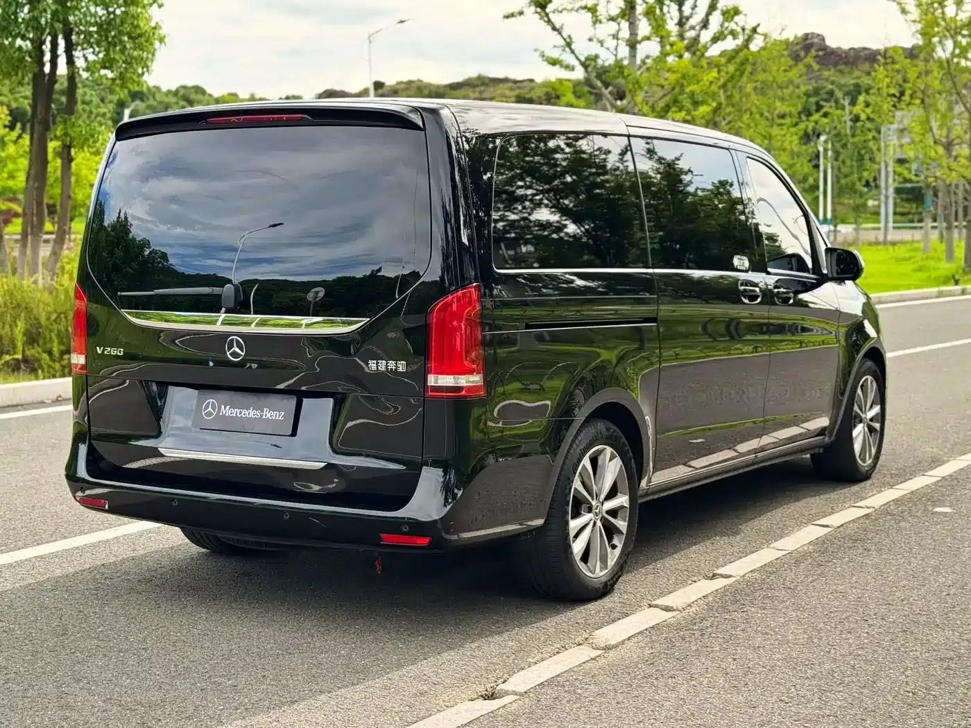 Mercedes-Benz V-Class 2022 V 260 Navigator Edition — миниатюра 5