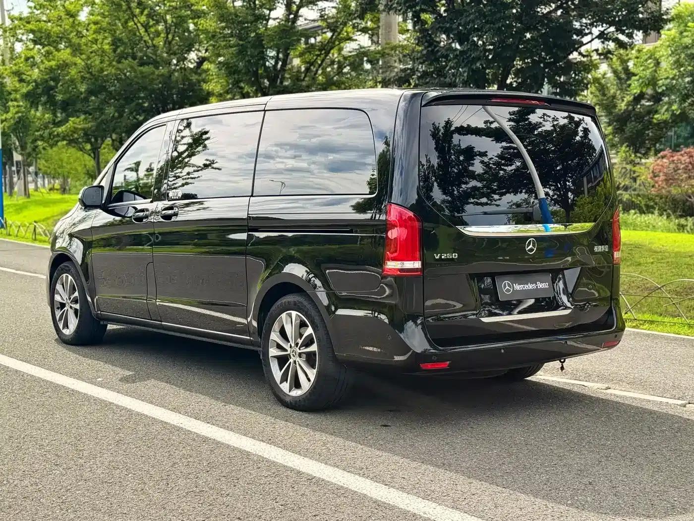 Mercedes-Benz V-Class 2022 V 260 Navigator Edition — миниатюра 6