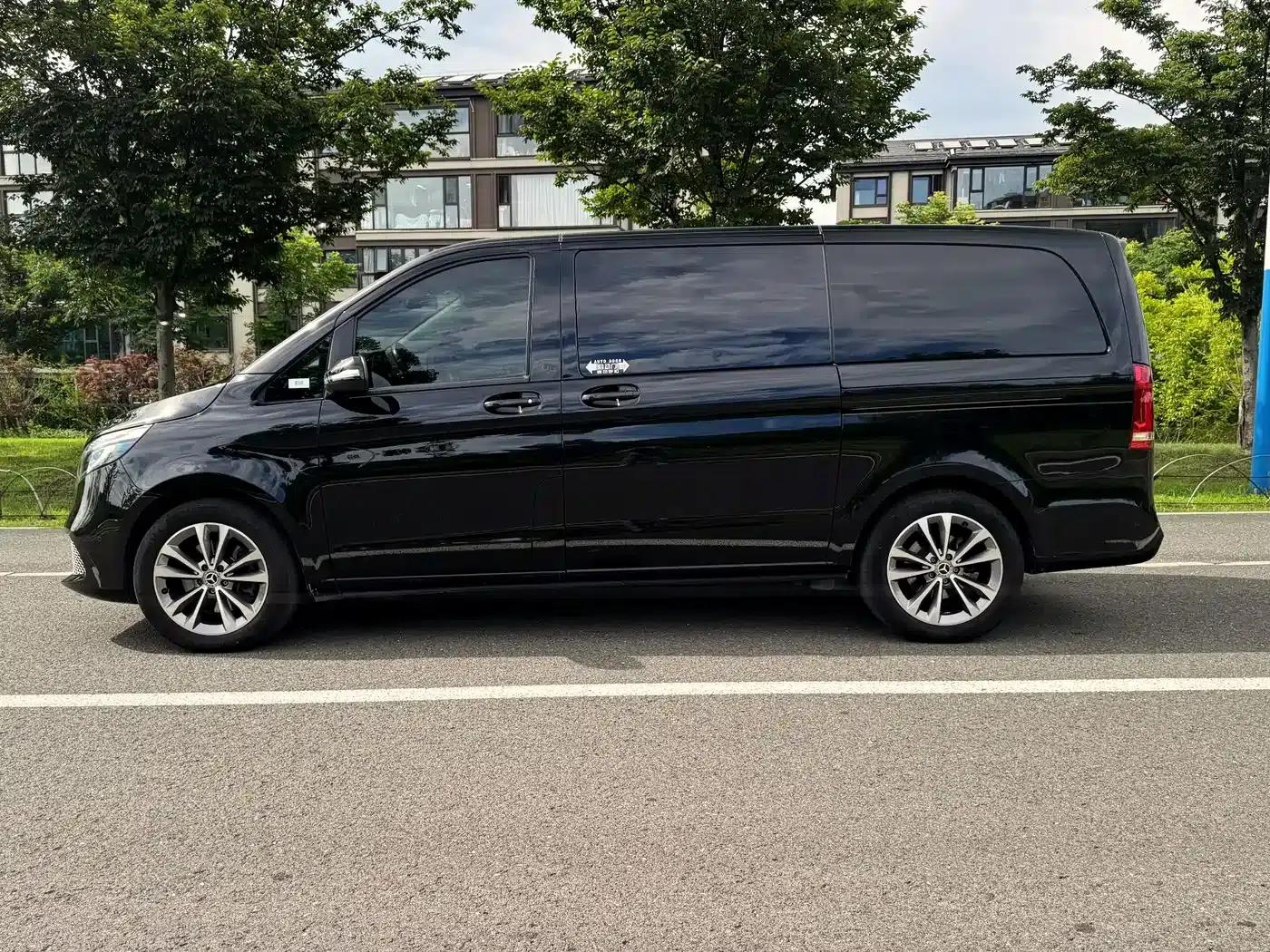 Mercedes-Benz V-Class 2022 V 260 Navigator Edition — миниатюра 7