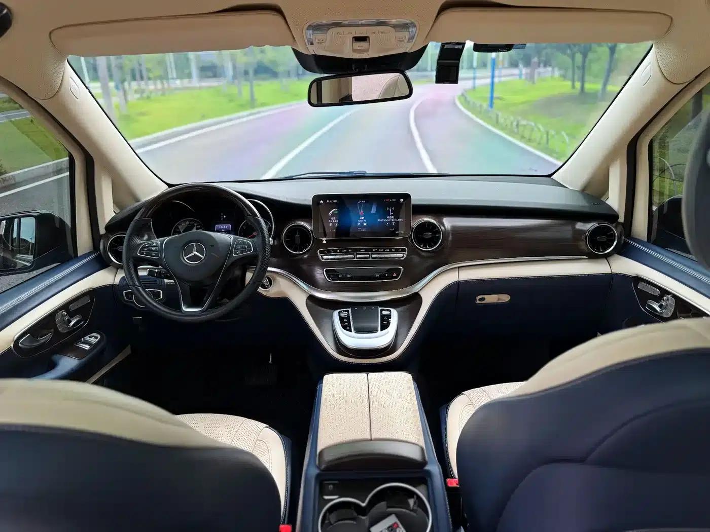 Mercedes-Benz V-Class 2022 V 260 Navigator Edition — миниатюра 10
