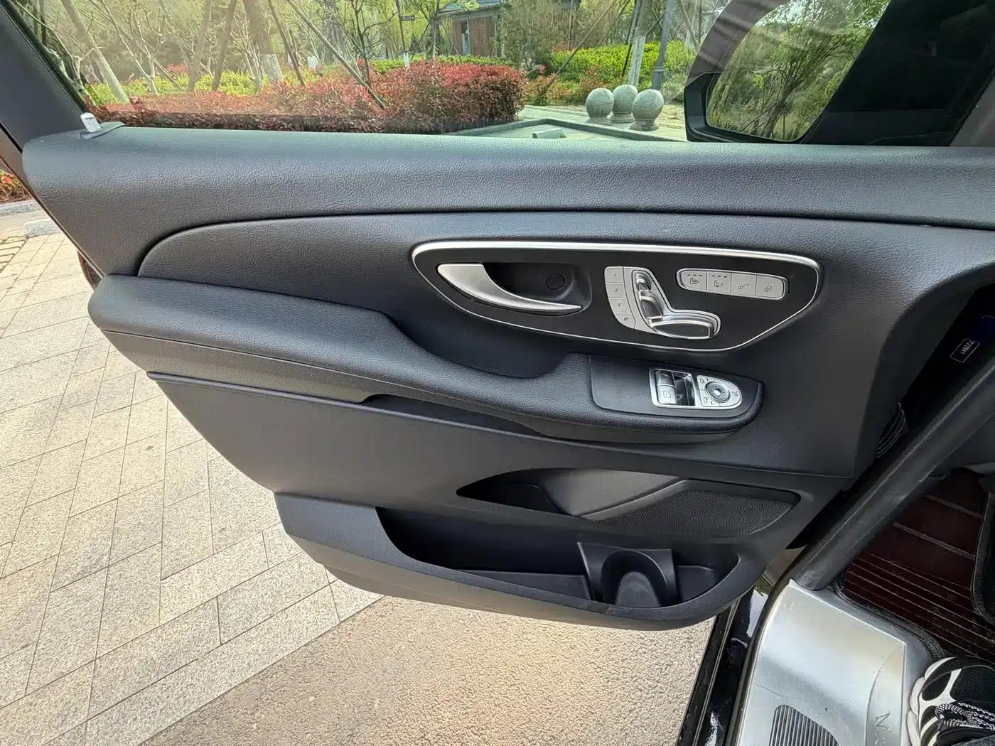 Mercedes-Benz V-Class 2021 V 260 Navigator Edition — миниатюра 8