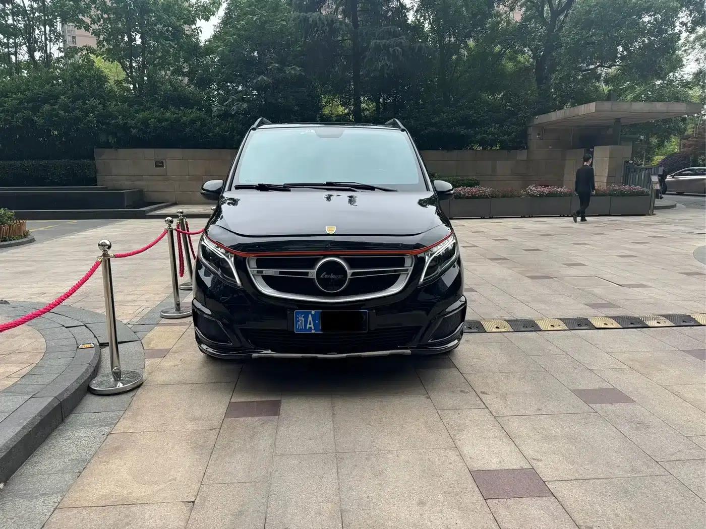 Mercedes-Benz V-Class 2018 V 260 L Premium Extended Edition (China VI Emission Standard) — миниатюра 2