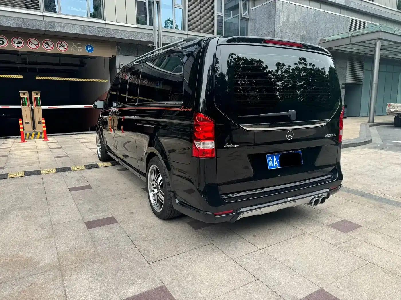 Mercedes-Benz V-Class 2018 V 260 L Premium Extended Edition (China VI Emission Standard) — миниатюра 3
